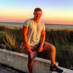 Meet your Posher, Clint